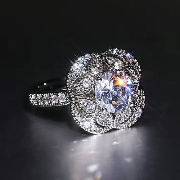 - - Moissanite & 14k Gold Vermiel Ring Size 7 1/2 - Picture 2 of 5